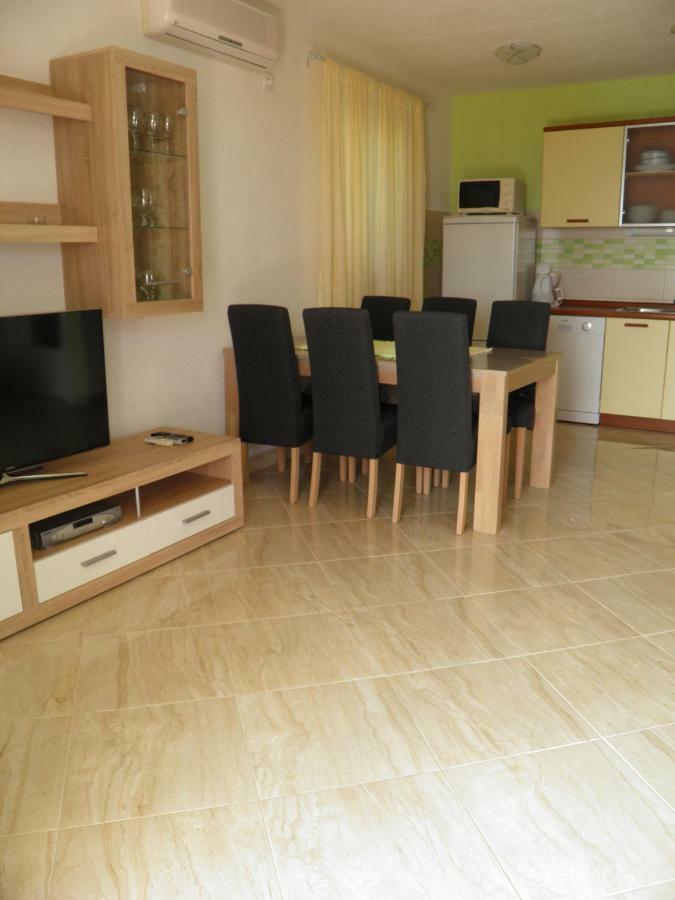 Apartments Marcic Бол Экстерьер фото