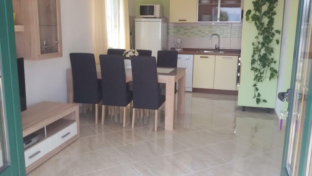 Apartments Marcic Бол Экстерьер фото