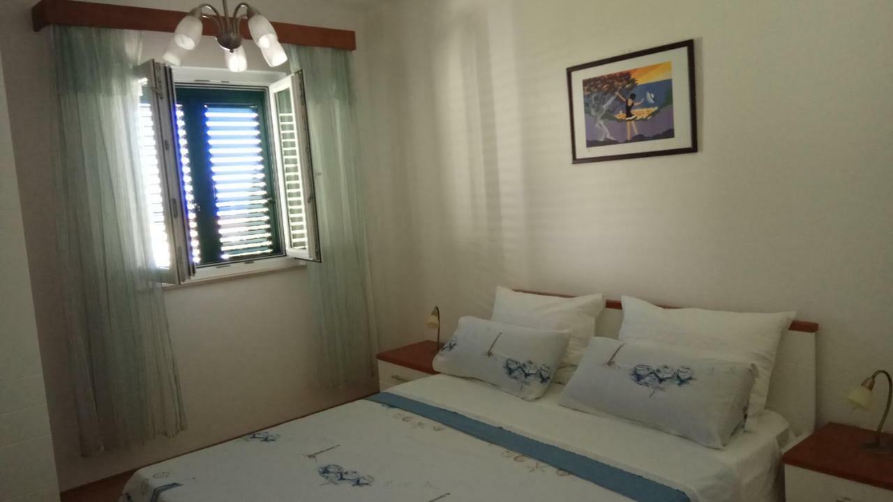 Apartments Marcic Бол Экстерьер фото