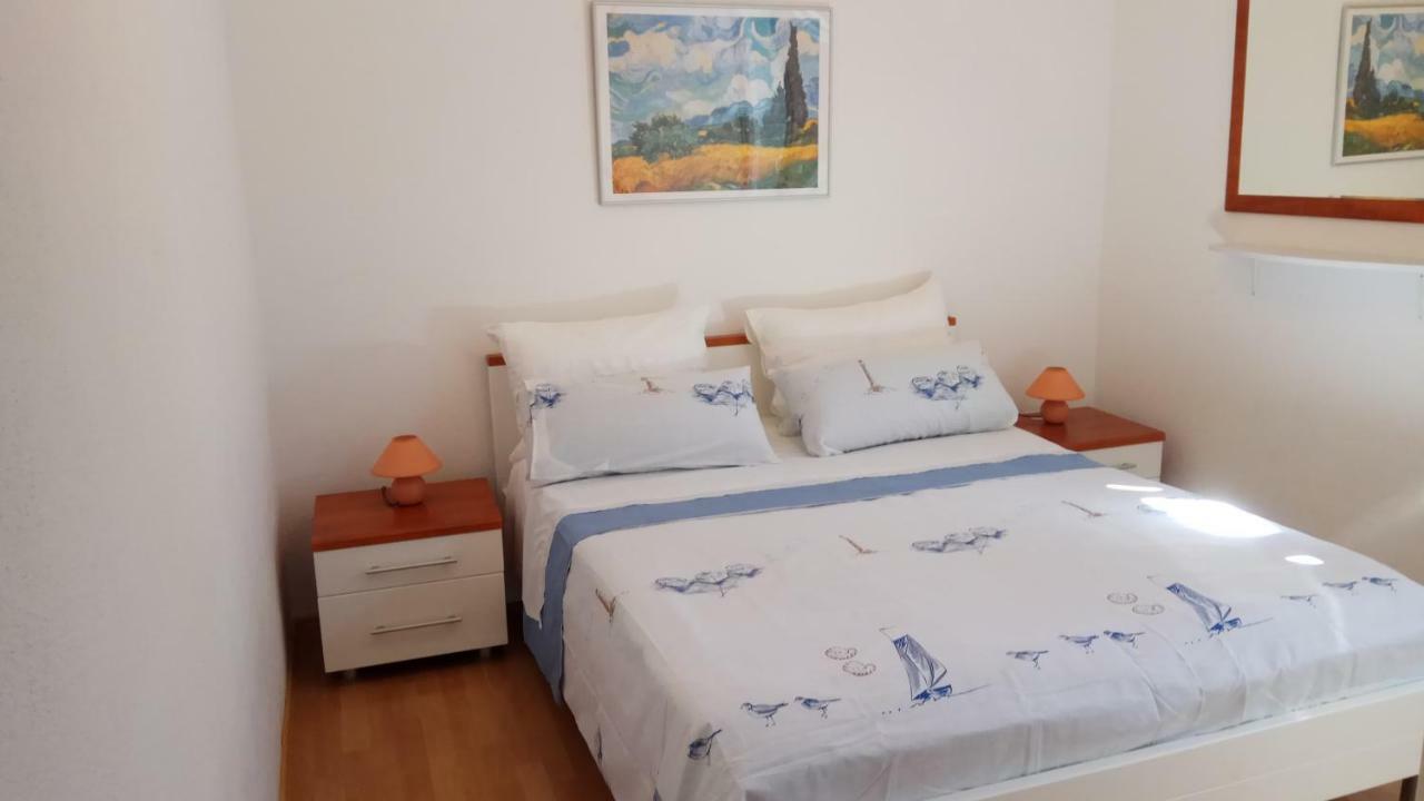Apartments Marcic Бол Экстерьер фото