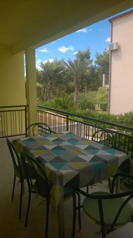 Apartments Marcic Бол Экстерьер фото