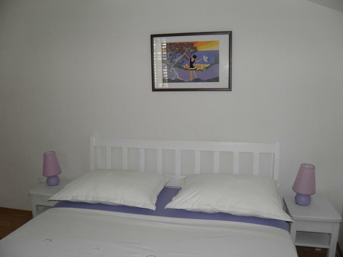 Apartments Marcic Бол Экстерьер фото